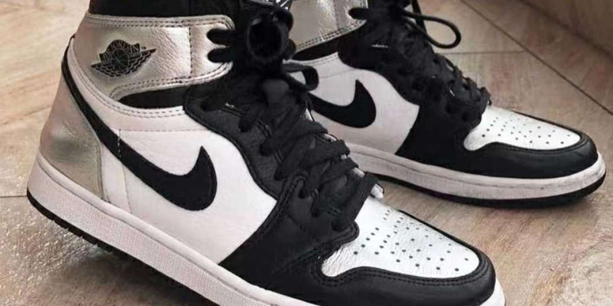 Air Jordan 1 Retro High OG Silver Toe: Classic Twist